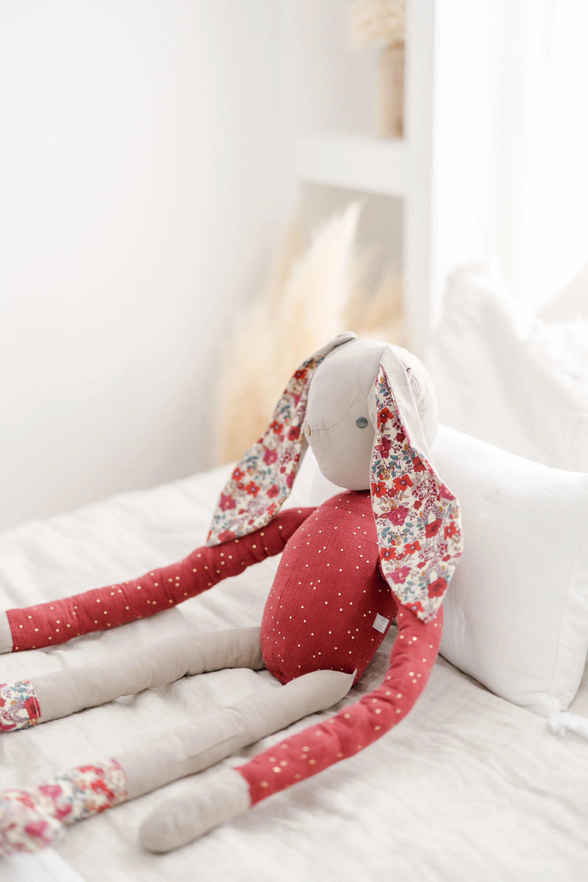 rose jouet artisanat marron gris